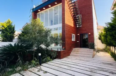 ویلا مدرن شهرکی استخردار